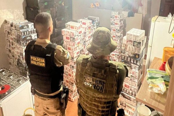 Imagem referente a notícia: Polícia Militar apreende grande carregamento de cigarros contrabandeados em Matelândia