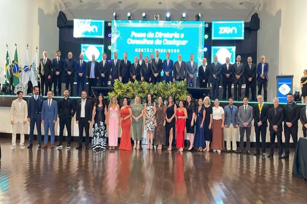 Reni Fernandes assume presidência da Caciopar em solenidade com líderes empresariais e autoridades