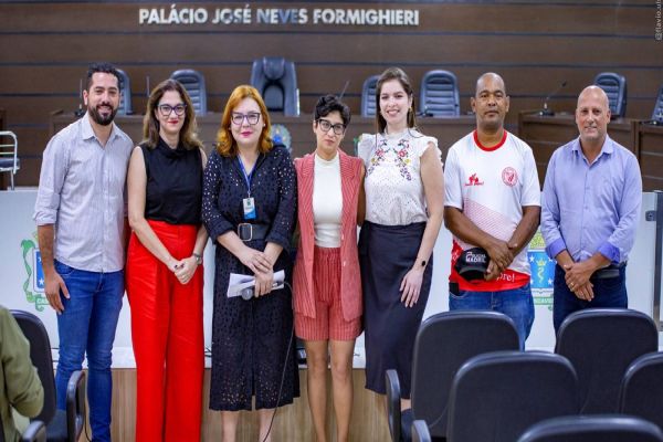 Câmara de Cascavel lança canal de denúncias e promove discussões sobre direitos das mulheres