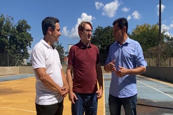 R$ 100 mil: Parceria entre Rondinelle e Pacheco garante melhorias na quadra do Colégio Costa e Silva
