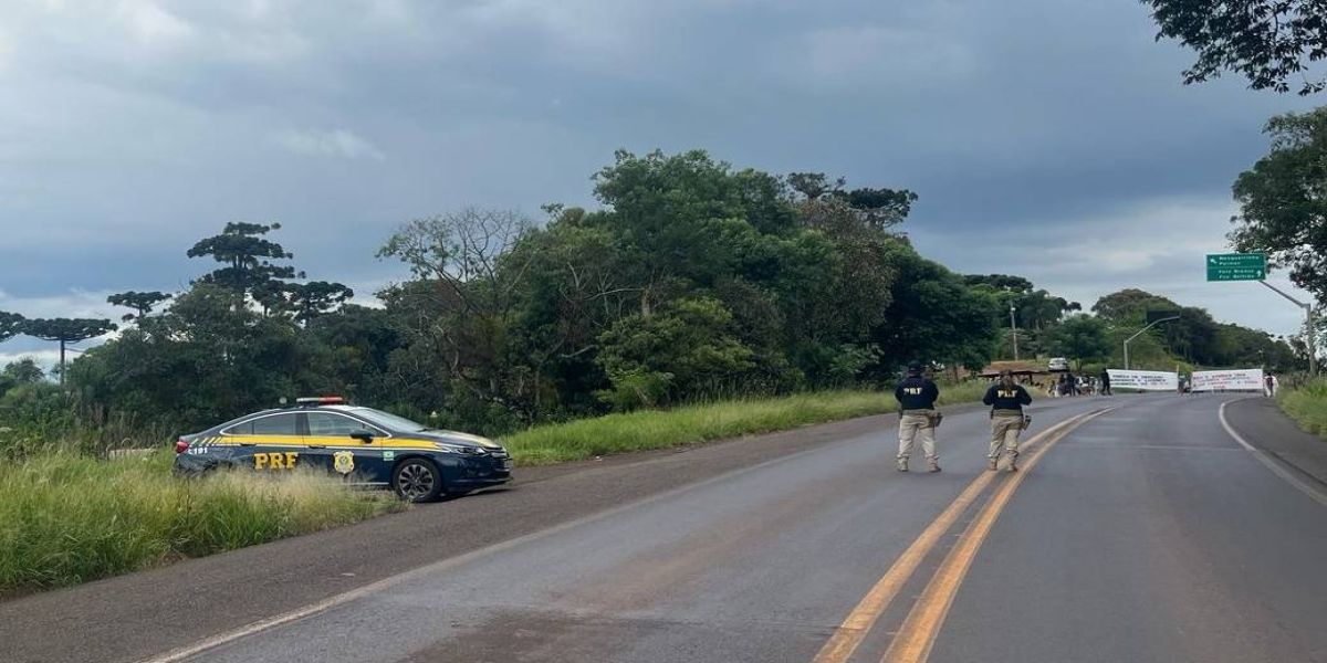 Manifestação indígena interdita BR-373 no Paraná; PRF monitora o caso e orienta motoristas