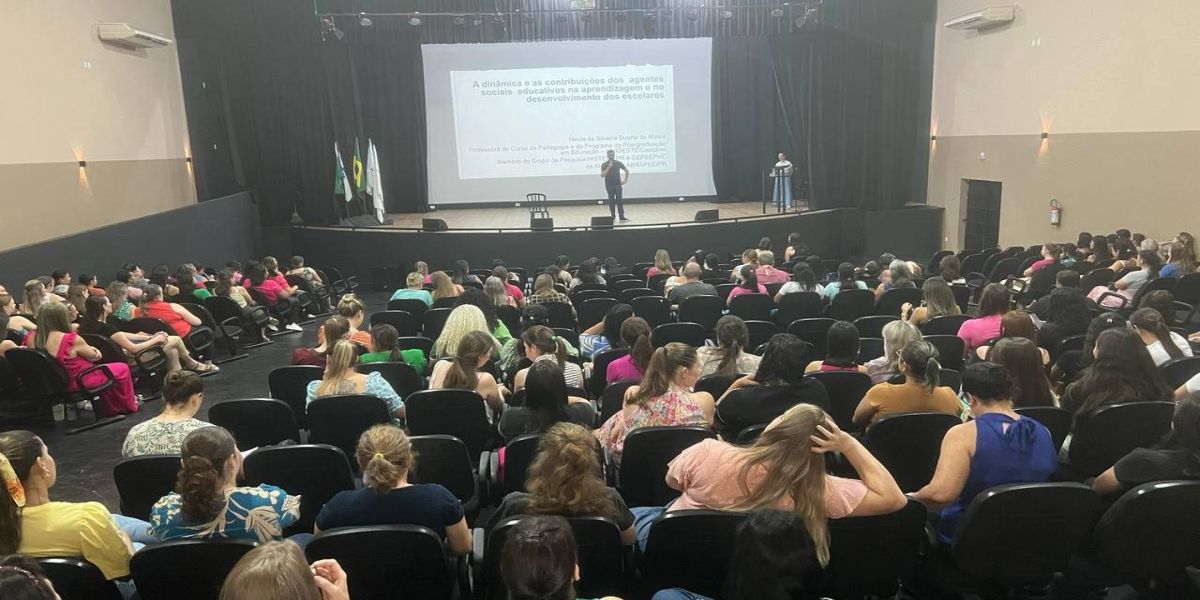 Professores de Corbélia participam de ciclo de formação para aprimorar ensino e inclusão