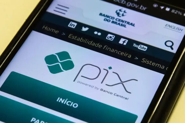 Em 2024, 63% dos brasileiros usaram o PIX ao menos uma vez por mês