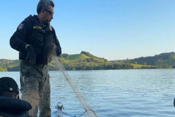 Imagem referente a notícia: Piracema: ações do IAT resultam em 44 kg de peixes apreendidos e R$ 127 mil em multas