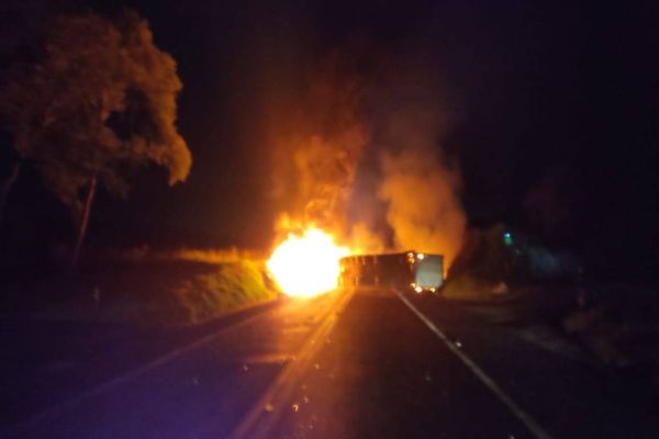 Colisão frontal, tombamento e incêndio: acidente na BR-277 em Prudentópolis deixa dois mortos