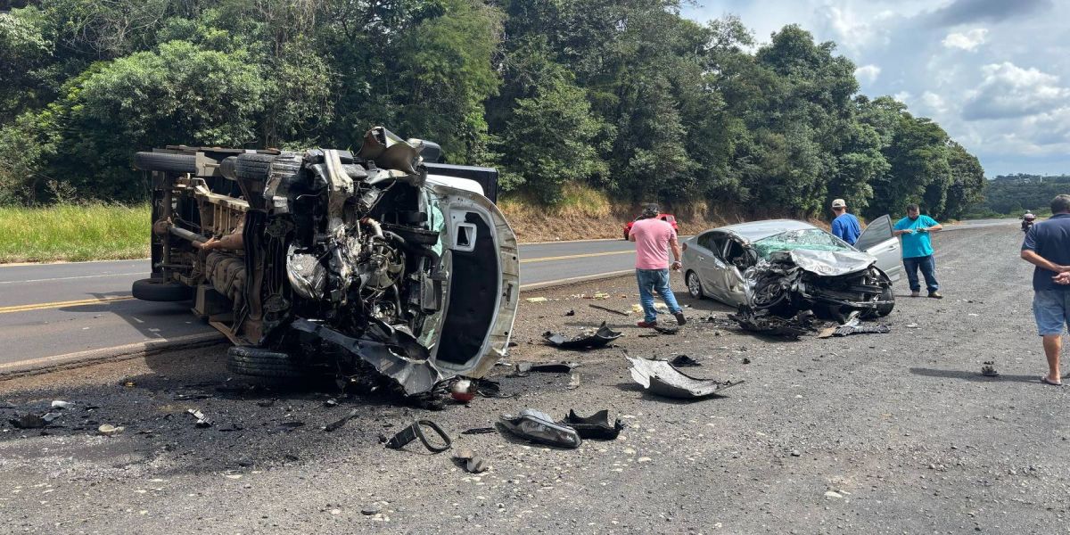 Colisão frontal envolve quatro veículos e deixa feridos na BR-158, próximo a Pato Branco