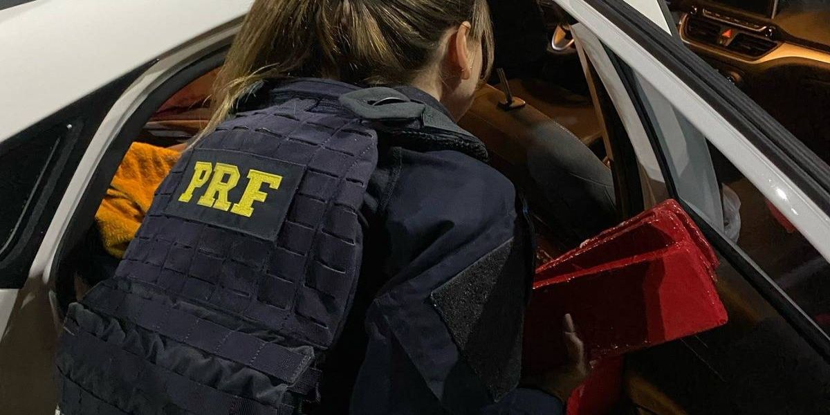 PRF apreende medicamentos ilegais e 238 kg de maconha em fiscalizações distintas na BR-277