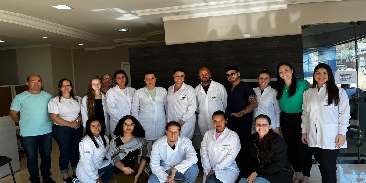 Novos técnicos de enfermagem e enfermeiros são recepcionados pela Secretária de Saúde em Corbélia