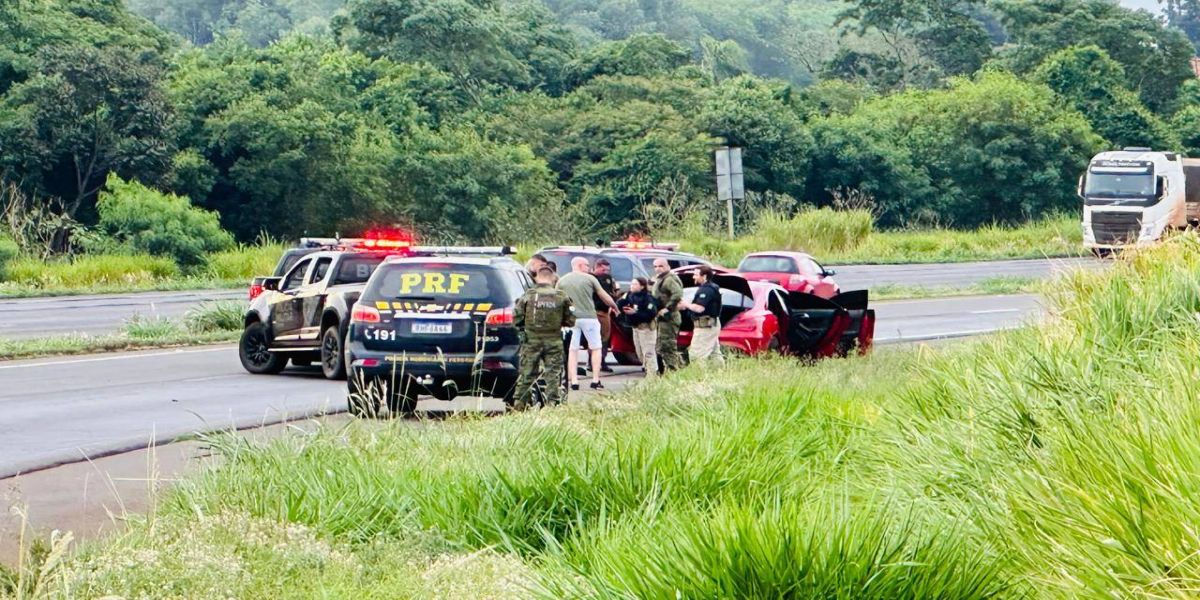 Perseguição policial termina com morte e apreensão de drogas na BR-163 no oeste do Paraná