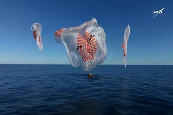 Imagem referente a notícia: Após nove meses, astronautas da missão Crew-9 pousam na Terra