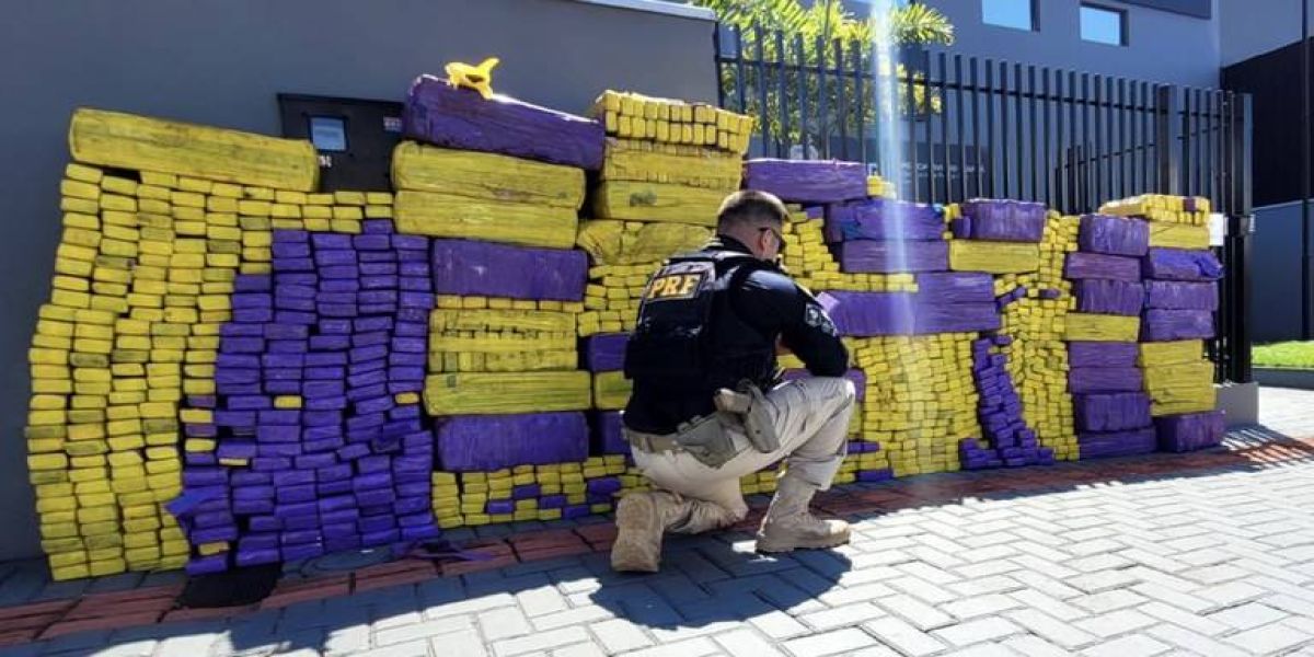 PRF apreende 1,2 tonelada de maconha escondida em caminhão na BR-369 em Cambé