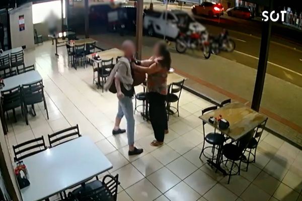 Homem esfaqueia ex-companheira em estabelecimento comercial na Avenida Carlos Gomes, em Cascavel