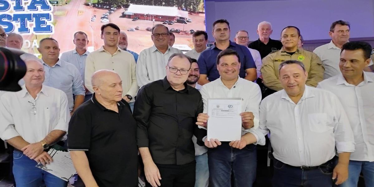 Prefeito Lindolfo Rui participa da entrega do anteprojeto para melhorias nas PRs 495 e 497