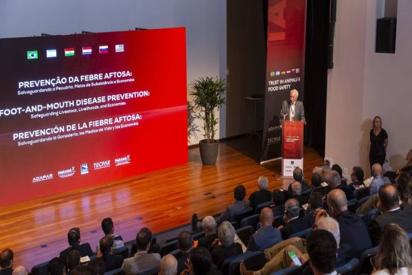 Paraná terá banco de antígenos e vacinas contra febre aftosa para atender todo o País