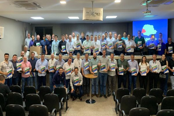 AMOP recebe secretário de agricultura do Paraná em Assembleia de prefeitos