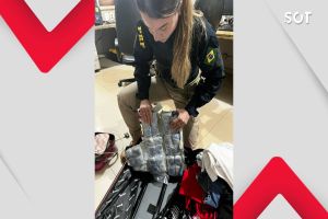 Imagem referente à notícia: PRF apreende 11 quilos de haxixe escondidos em malas durante abordagem na BR-277