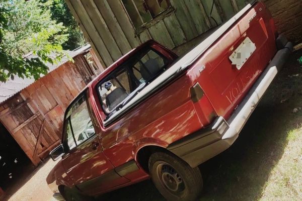 Imagem referente a notícia: Polícia Militar recupera Saveiro furtada e prende homem por receptação em Três Barras do Paraná