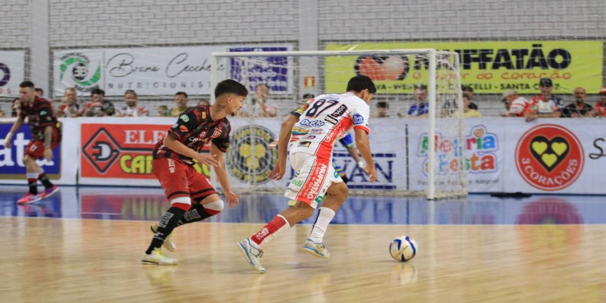 Cascavel Futsal goleia o Operário por 4 a 2, no Campeonato Paranaense