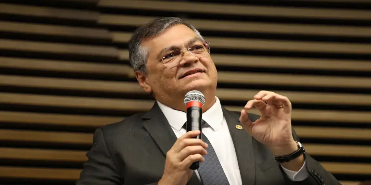 Flávio Dino vota pela cassação da deputada Carla Zambelli