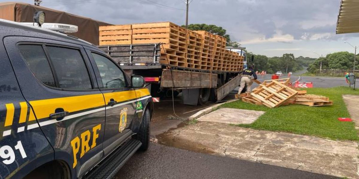 PRF apreende mais de uma tonelada de maconha escondida dento de paletes em Guarapuava (PR)