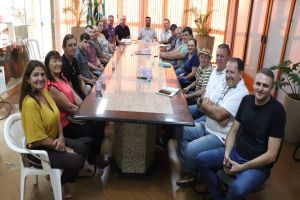Imagem referente à notícia: 25ª Festa do Frango é lançada na prefeitura de Marechal Cândido Rondon