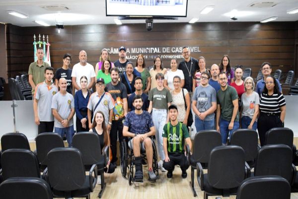 Surdos fazem visita à Câmara e pedem apoio para Central de Libras e mais ações