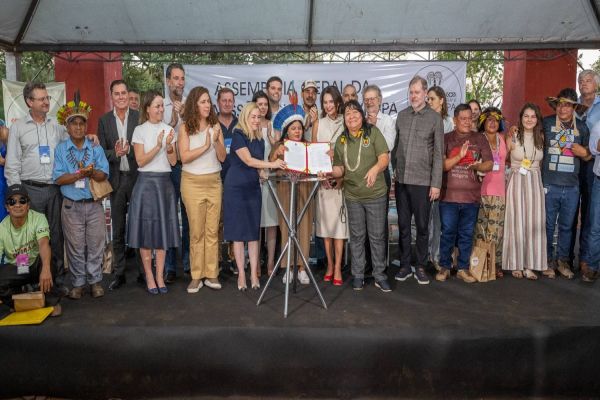 Acordo inédito vai permitir compra de 3 mil hectares de terras para indígenas Avá-Guarani, no Paraná