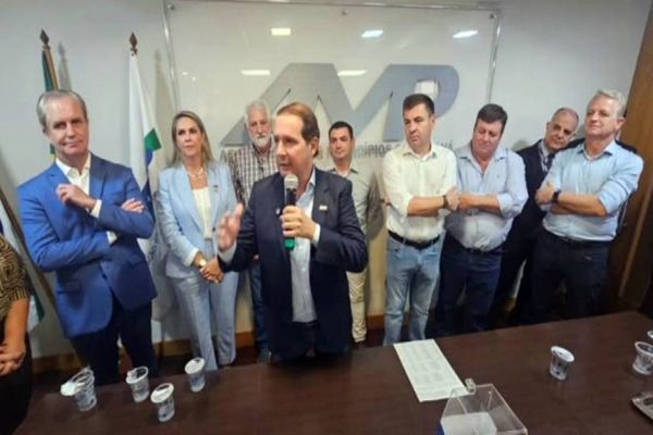 Prefeito da AMOP assume Associação dos Municípios do Paraná