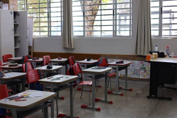 Prefeitura de Cascavel tenta legalizar a superlotação e precarização do ensino na Rede Municipal
