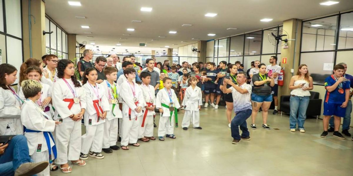 Prefeitura recebe atletas que sempre levam o nome do Município para os pódios de competições
