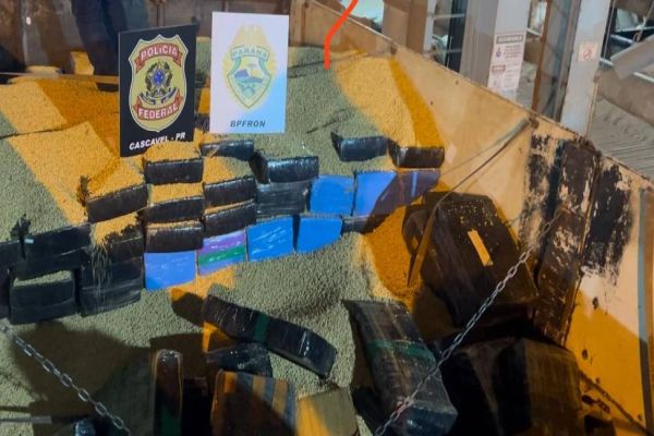 Polícia Federal e BPFRON apreendem mais de 2,3 toneladas de maconha em carreta