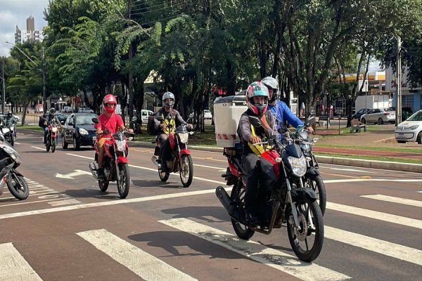 Motociata em Cascavel marca protesto de entregadores contra condições de trabalho nos aplicativos