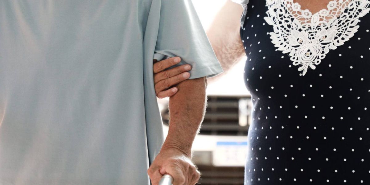 Curso gratuito capacita profissionais para cuidados com idosos em Cascavel