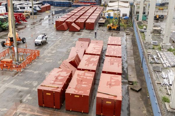 Porto de Paranaguá recebe grandes estruturas metálicas do Exército Brasileiro