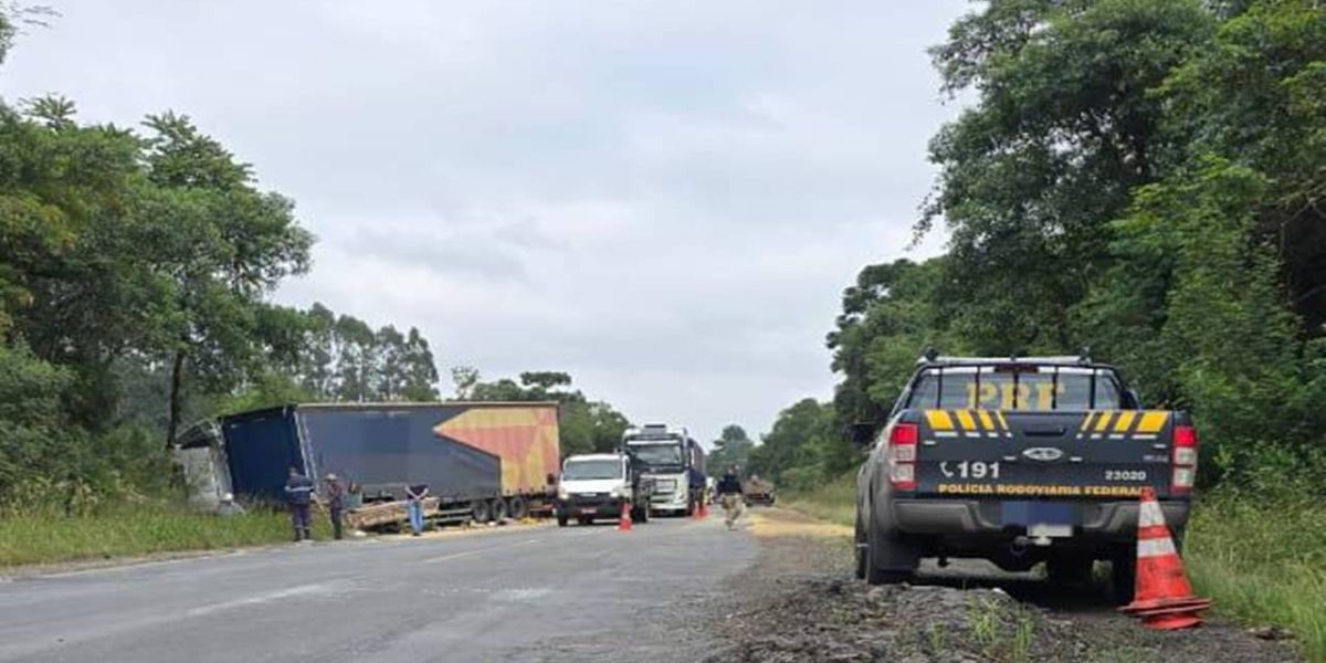 Tragédia: Quatro pessoas morrem em violenta colisão entre três caminhões na BR-476 no Paraná