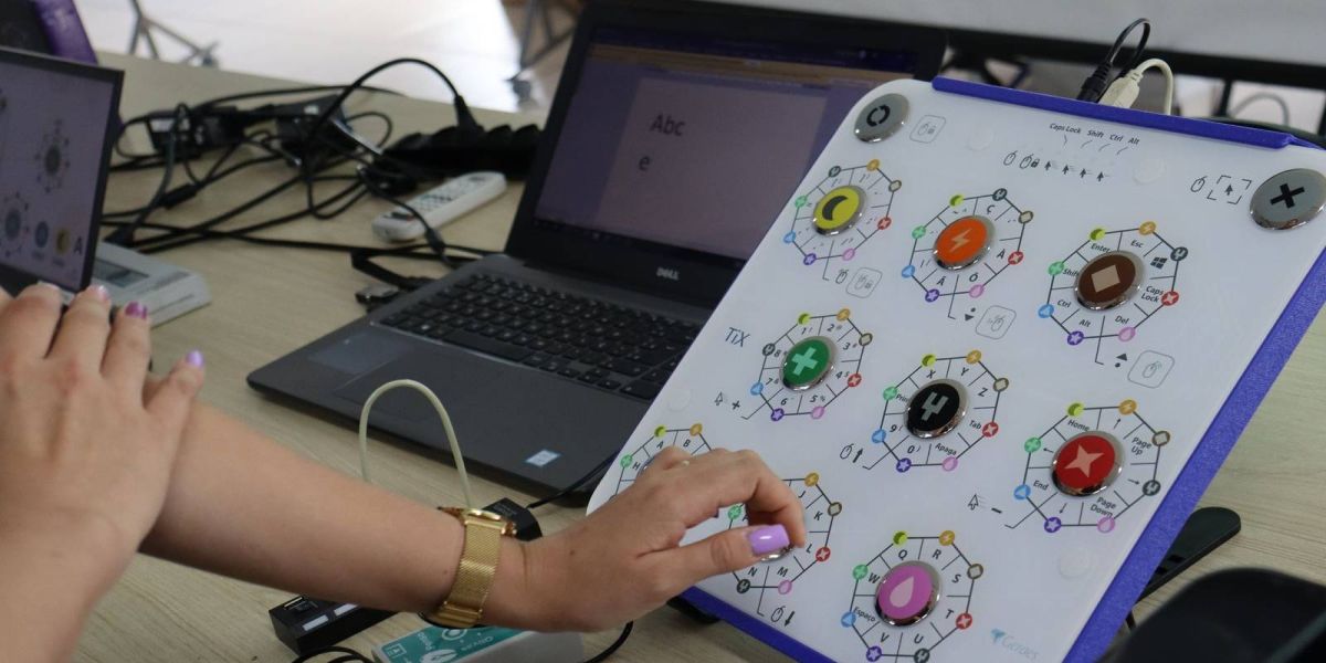 Letramento Inclusivo: Tecnologia ajuda na educação de pessoas com deficiência em formação continuada