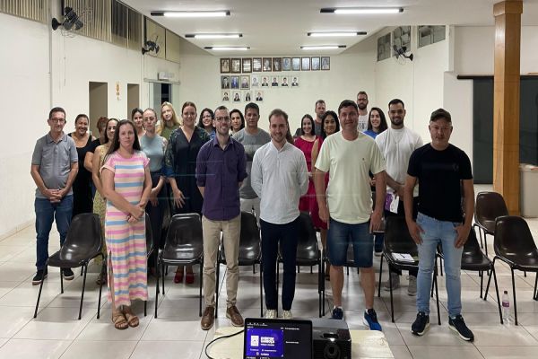 Empreendedores de Corbélia participam de palestra sobre marketing digital
