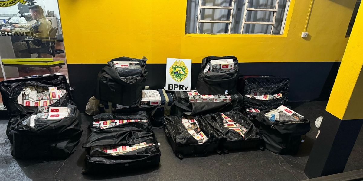 PRE apreende cigarros paraguaios e celulares escondidos em ônibus na BR-369, em Cascavel