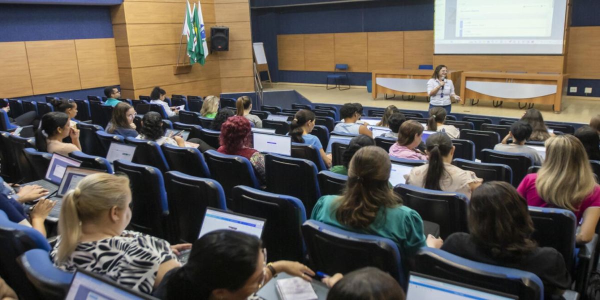 Smed Toledo promove capacitação para uso da “Plataforma Iônica”, da editora FTD