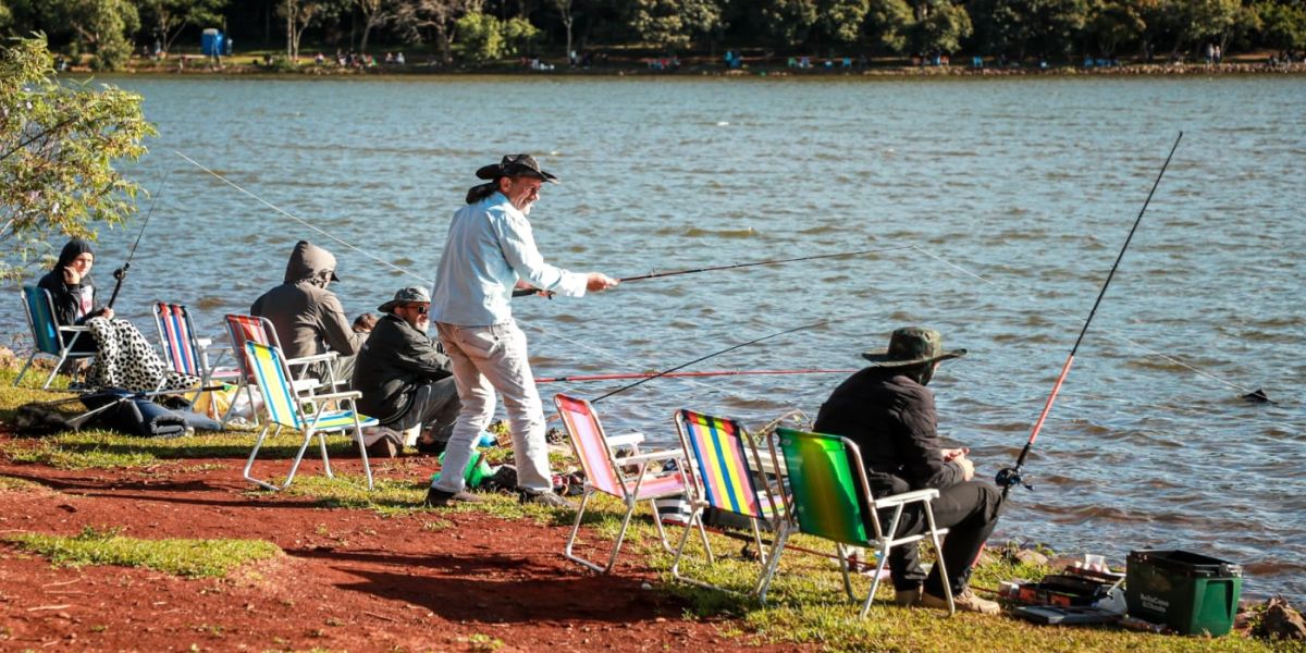 Frio não espanta pescadores e Lago Municipal de Cascavel lota em tradicional pesca solidária