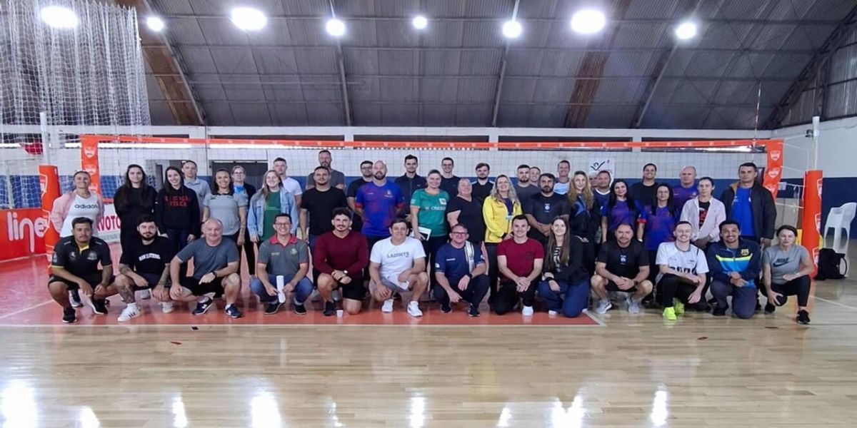 Toledo sedia 1ª Capacitação de Arbitragem de Vôlei Gigante