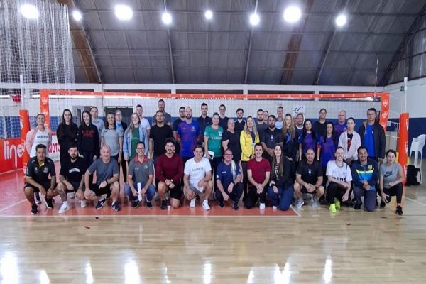 Toledo sedia 1ª Capacitação de Arbitragem de Vôlei Gigante