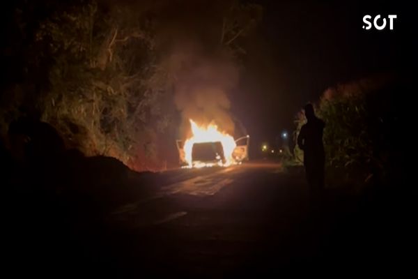 Incêndio destrói veículo de luxo na BR-369 em Cascavel