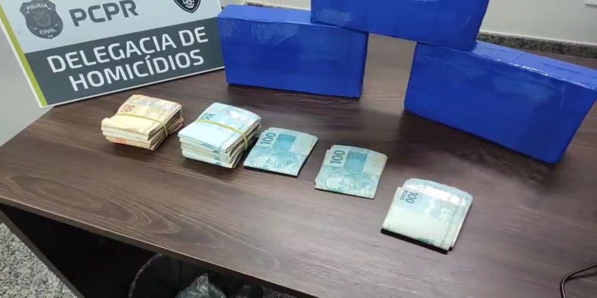 Motociclista foge da polícia e mochila com quase 4 kg de cocaína é apreendida em Cascavel
