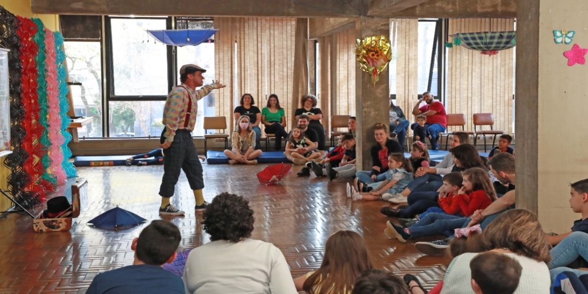 Biblioteca Pública celebra Dia Nacional do Livro Infantil com teatro musical para a criançada