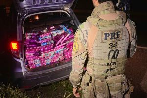 Imagem referente à notícia: Traficante foge e abandona quase meia tonelada de maconha em HRV roubada no Oeste do Paraná