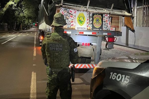 Caminhão com 40 mil pacotes de cigarros contrabandeados é apreendido pela PF e BPFRON na BR-277