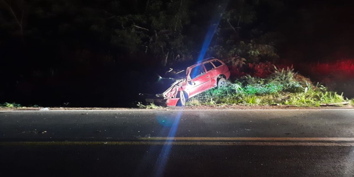 Capotamento deixa quatro pessoas feridas na PR-317 em São José das Palmeiras