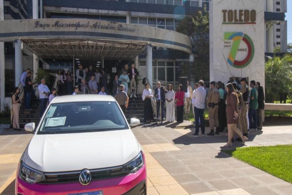Cerimônia marca entrega de “carro rosa” para a Secretaria da Mulher de Toledo