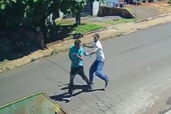 Homem morre após ser esfaqueado em briga violenta em bar no Bairro Santa Felicidade, em Cascavel